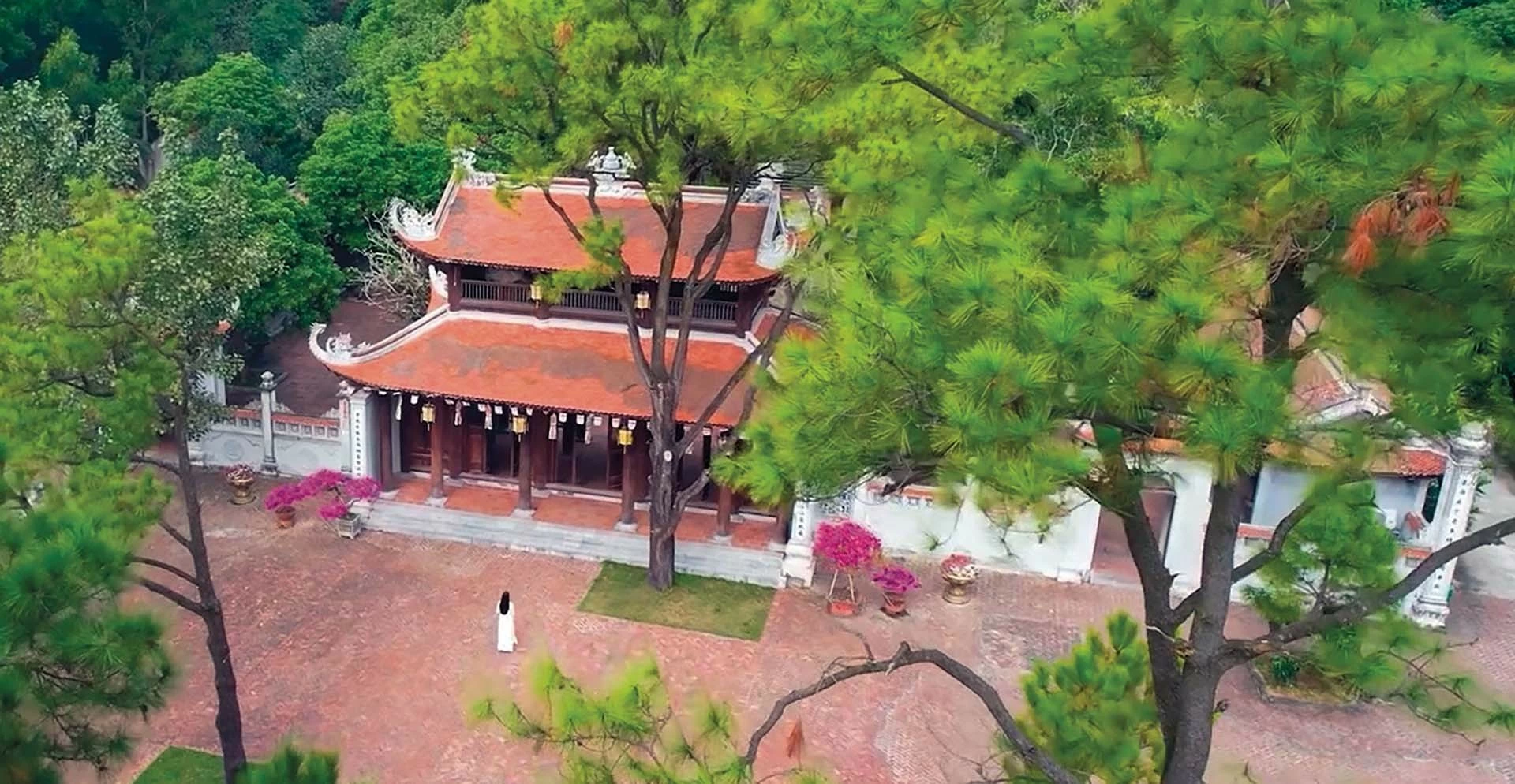 Chùa Côn Sơn - một trong những di tích tiêu biểu của Hải Dương. Chùa Côn Sơn - một trong những di tích tiêu biểu của Hải Dương.