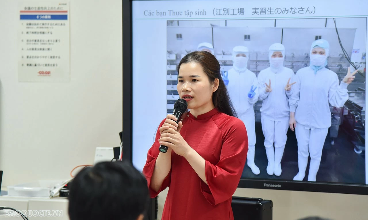 Bộ trưởng Ngoại giao Bùi Thanh Sơn thăm nhà máy Ebetsu của Coop Sapporo tại Hokkaido và giao lưu với thực tập sinh Việt Nam Bộ trưởng Ngoại giao Bùi Thanh Sơn thăm nhà máy Ebetsu của Coop Sapporo tại Hokkaido và giao lưu với thực tập sinh Việt Nam