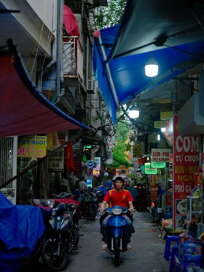 Hà Nội qua góc nhìn của Đại sứ Pakinstan Kohdayar Marri: 'Bình dị thôi... mà sao tôi bồi hồi'