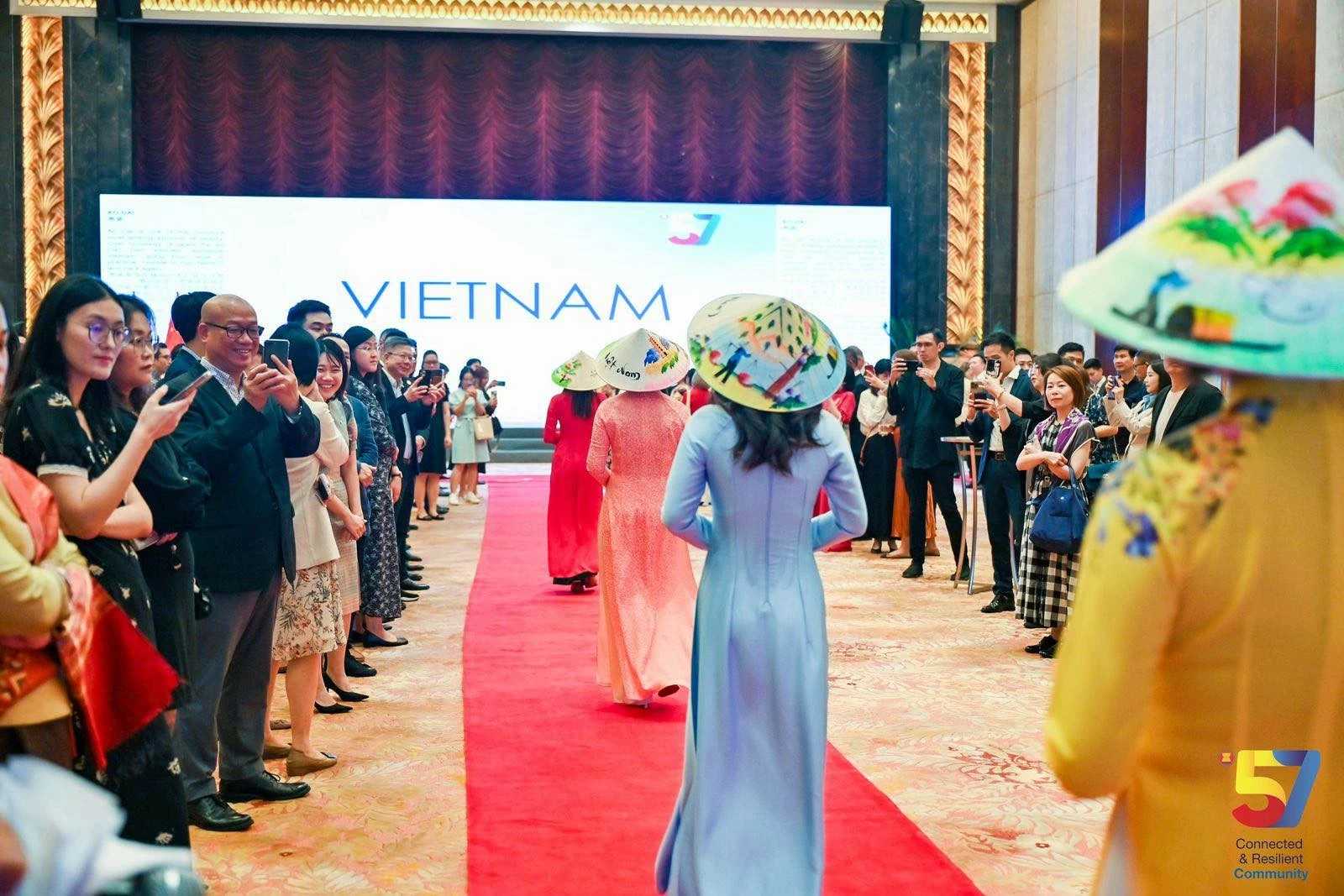 Nổi bật hình ảnh một Asean đoàn kết, tự cường và thống nhất trong đa dạng tại Quảng Châu, Trung Quốc Nổi bật hình ảnh một ASEAN đoàn kết, tự cường và thống nhất trong đa dạng tại Quảng Châu, Trung Quốc