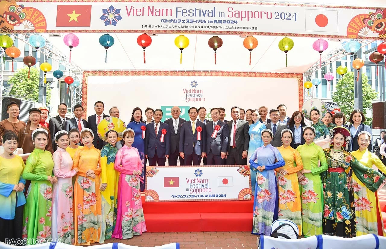 Tưng bừng khai mạc Lễ hội Việt Nam lần thứ 3 tại TP Sapporo, Hokkaido, Nhật Bản Tưng bừng khai mạc Lễ hội Việt Nam lần thứ 3 tại TP Sapporo, Hokkaido, Nhật Bản