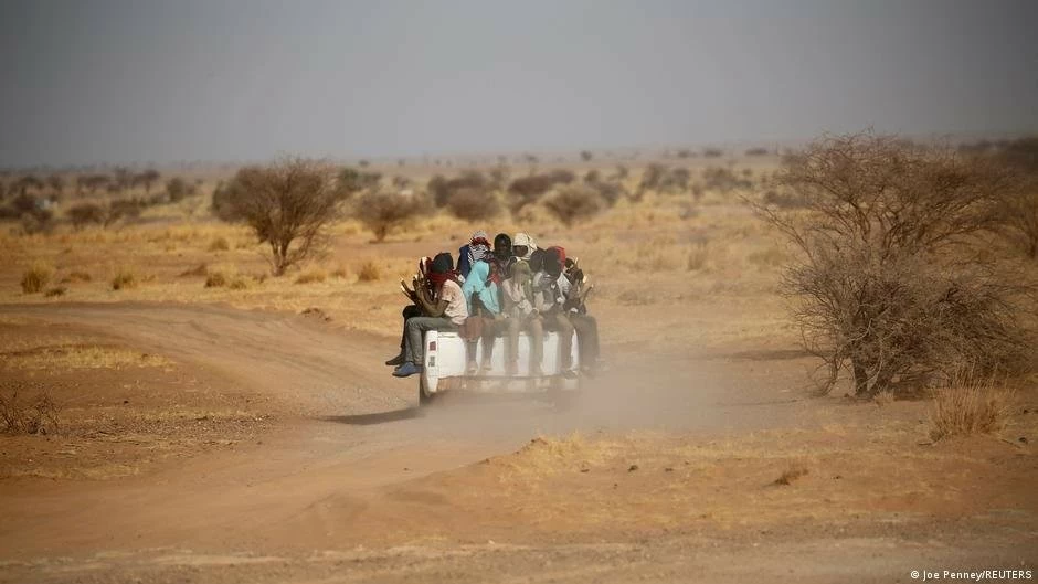 Những người di cư băng qua sa mạc Sahara Những người di cư băng qua sa mạc Sahara
