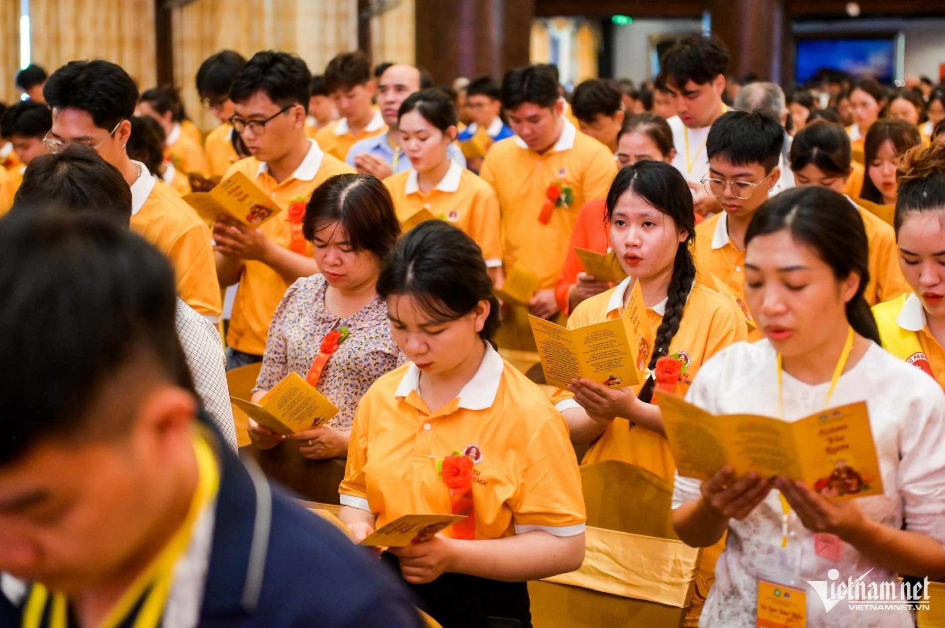 Hàng nghìn người dự lễ Vu Lan tại ngôi chùa lớn nhất thế giới Mặc nắng nóng cao điểm, hàng nghìn người dự lễ Vu Lan tại chùa Tam Chúc