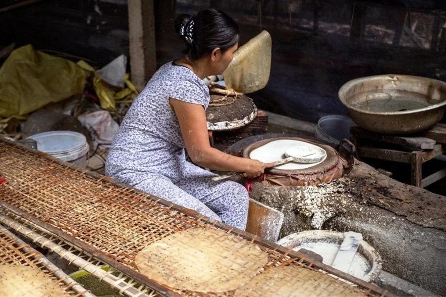 Bánh tráng Củ Chi. (Nguồn: traveloka) Bánh tráng Củ Chi. (Nguồn: traveloka)