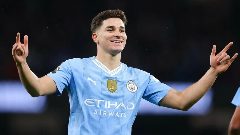 Julian Alvarez muốn rời Man City để cập bến mới? Julian Alvarez muốn rời Man City để cập bến mới?