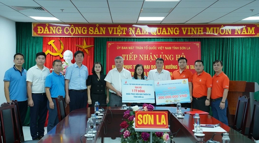 Đoàn công tác Petrovietnam thăm hỏi, hỗ trợ người dân Sơn La và Điện Biên khắc phục hậu quả mưa lũ Đoàn công tác PetroVietnam thăm hỏi, hỗ trợ người dân Sơn La và Điện Biên khắc phục hậu quả mưa lũ