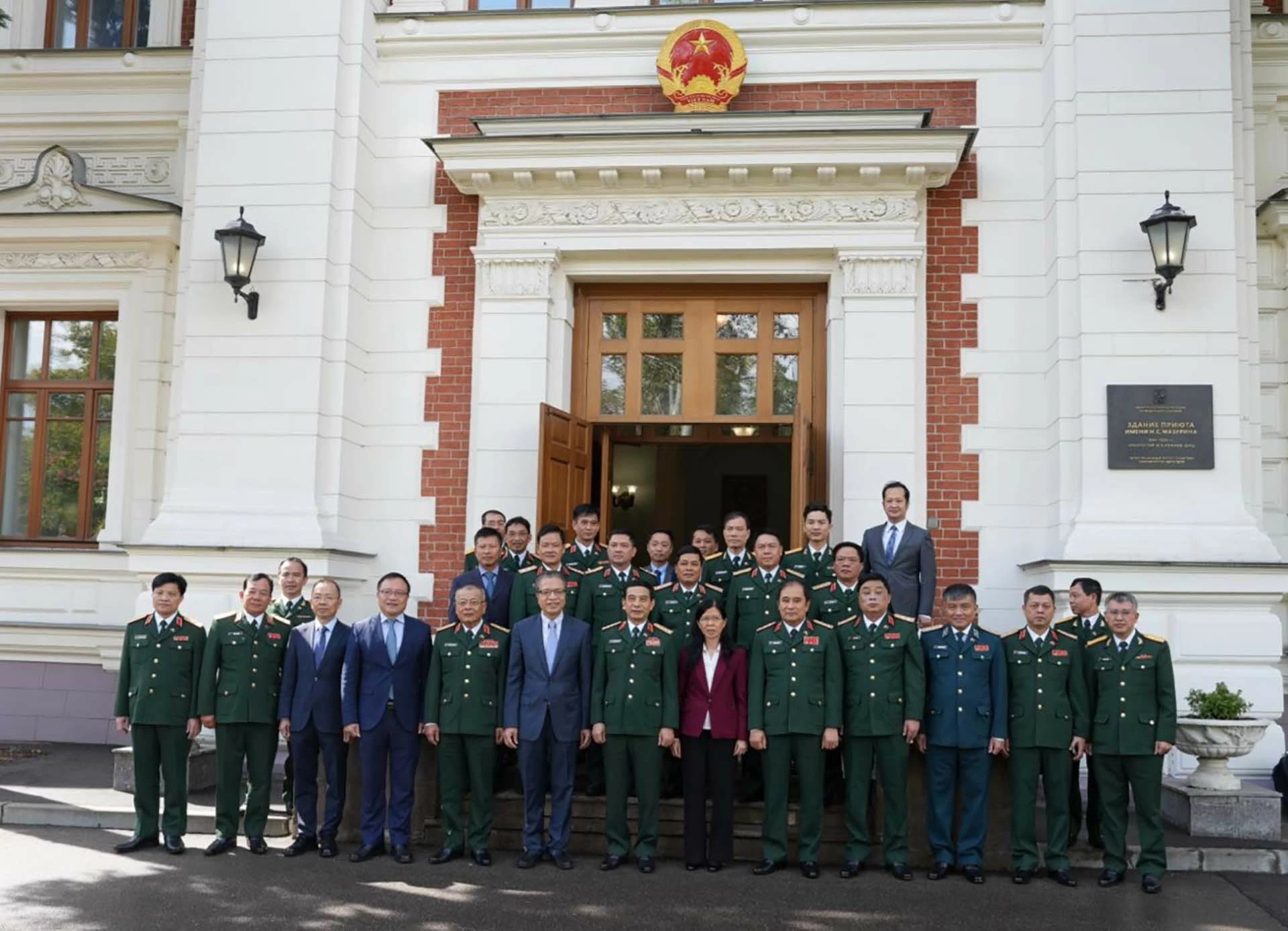 Đại tướng Phan Văn Giang dâng hoa tại Tượng đài Chủ tịch Hồ Chí Minh, thăm Đại sứ quán Việt Nam tại Liên bang Nga Đại tướng Phan Văn Giang dâng hoa tại Tượng đài Chủ tịch Hồ Chí Minh, thăm Đại sứ quán Việt Nam tại Liên bang Nga