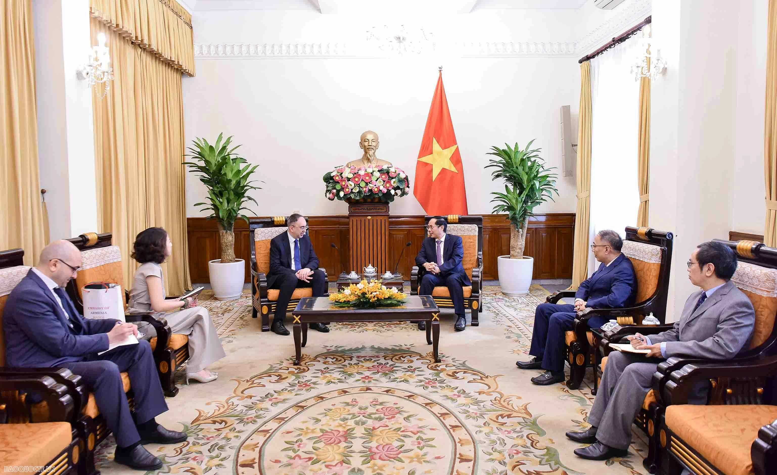 BT tiếp Đại sứ