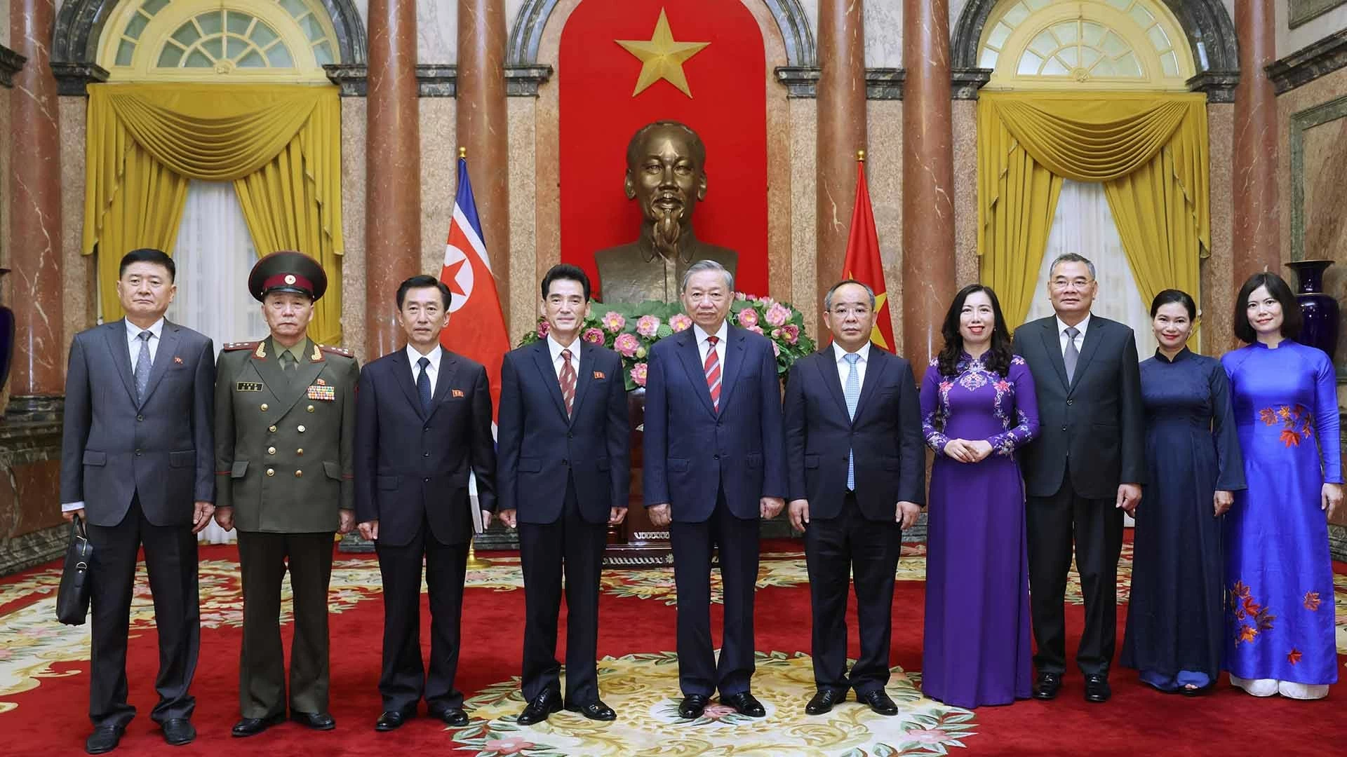 Tổng Bí thư, Chủ tịch nước Tô Lâm tiếp tiếp các Đại sứ trình Quốc thư Tổng Bí thư, Chủ tịch nước Tô Lâm tiếp tiếp các Đại sứ trình Quốc thư