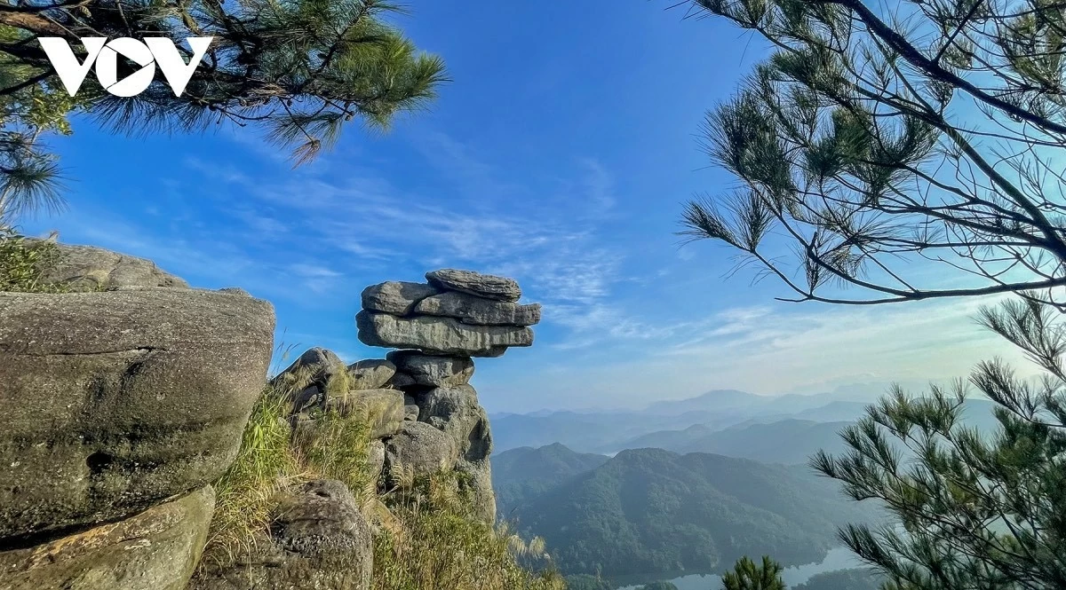 Du lịch Quảng Ninh: Check-in ở núi Đá Chồng - kiệt tác từ ‘bàn tay’ thiên nhiên Du lịch Quảng Ninh: Check-in ở núi Đá Chồng - kiệt tác từ ‘bàn tay’ thiên nhiên