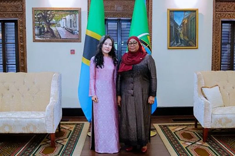 Đại sứ Vũ Thanh Huyền trình Thư ủy nhiệm lên Tổng thống Tanzania Đại sứ Vũ Thanh Huyền trình Thư ủy nhiệm lên Tổng thống Tanzania