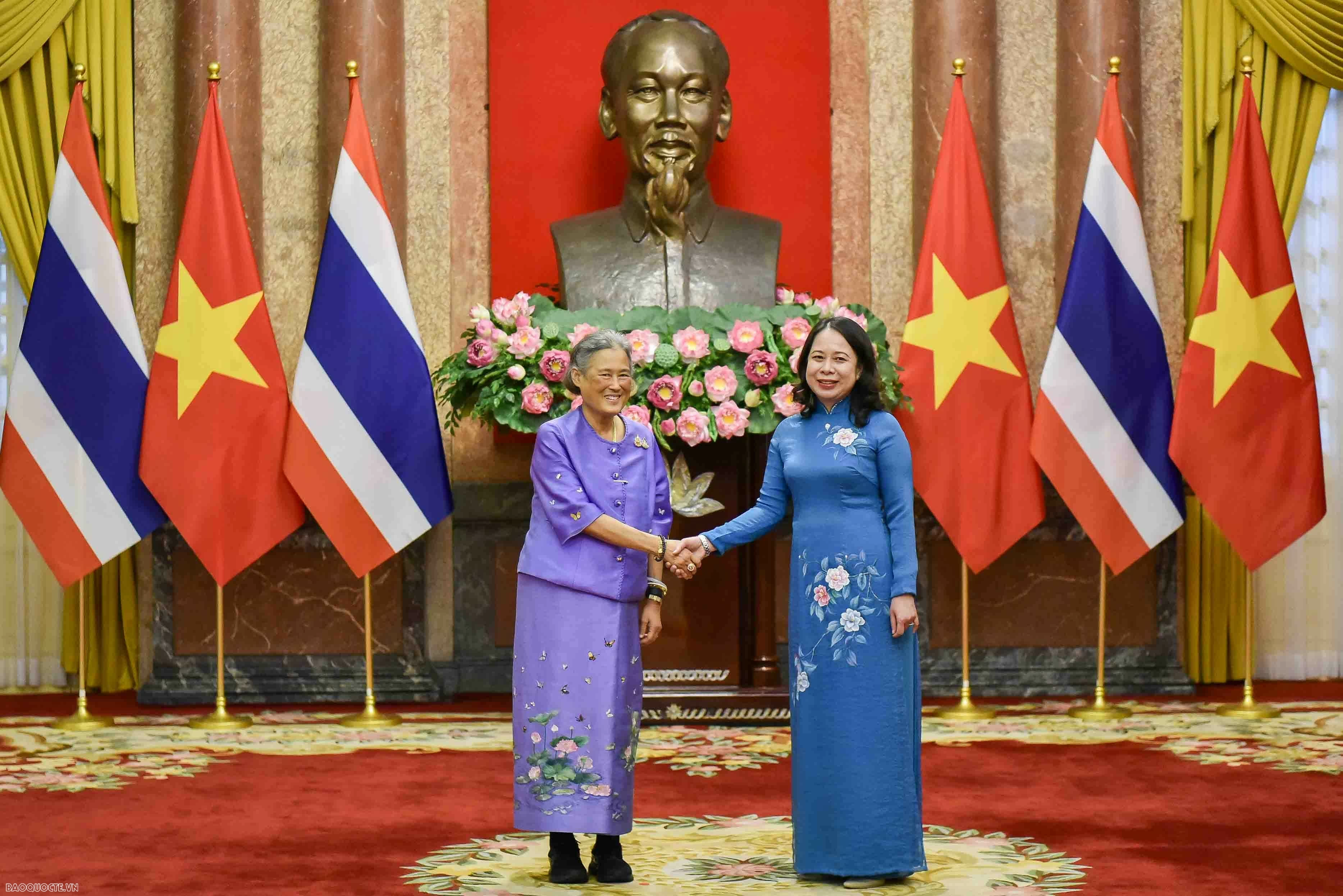 Phó Chủ tịch nước Võ Thị Ánh Xuân đón Công chúa Thái Lan Maha Chakri Sirindhorn Phó Chủ tịch nước Võ Thị Ánh Xuân đón Công chúa Thái Lan Maha Chakri Sirindhorn