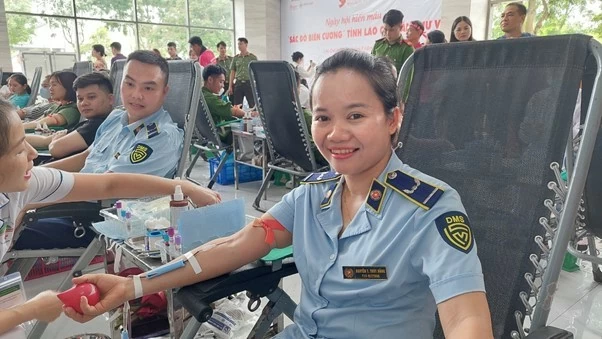 Công chức Cục QLTT tỉnh Lào Cai tham gia hiến máu Cục Quản lý thị trường tỉnh Lào Cai: Phấn đấu thực hiện thắng lợi các mục tiêu, nhiệm vụ công tác năm 2024