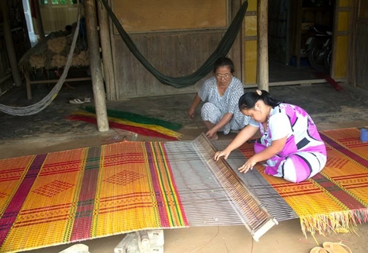 Nghề làm gốm ở Sa Huỳnh và nghề làm chiếu Cà Hom là Di sản văn hóa phi vật thể quốc gia Nghề làm gốm ở Sa Huỳnh và nghề làm chiếu Cà Hom là Di sản văn hóa phi vật thể quốc gia