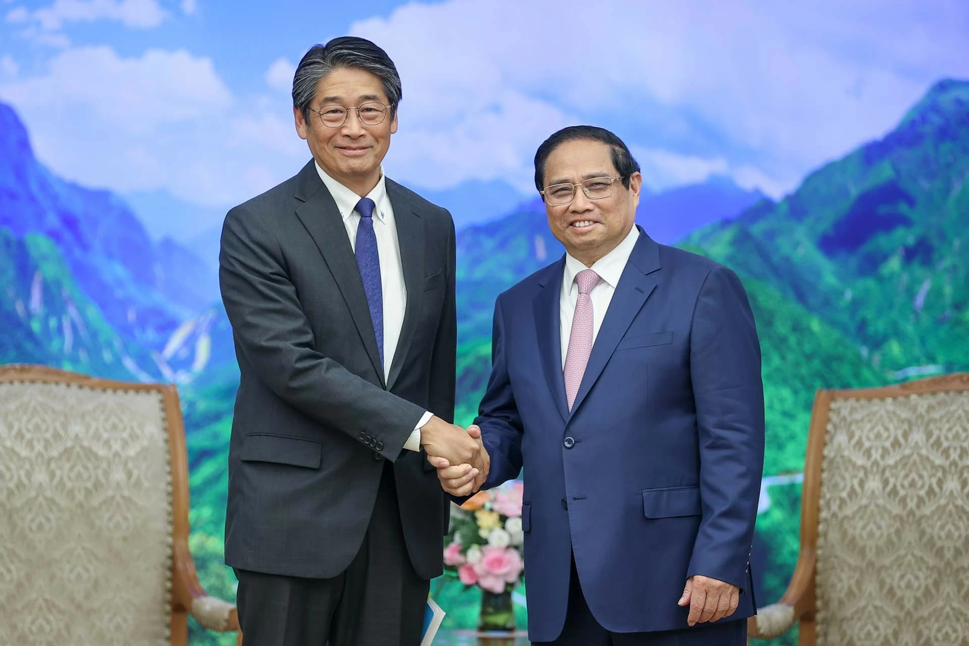 Phấn đấu tăng gấp đôi kim ngạch thương mại Việt Nam-Nhật Bản lên 100 tỷ USD sau 10 năm Phấn đấu tăng gấp đôi kim ngạch thương mại Việt Nam-Nhật Bản lên 100 tỷ USD sau 10 năm