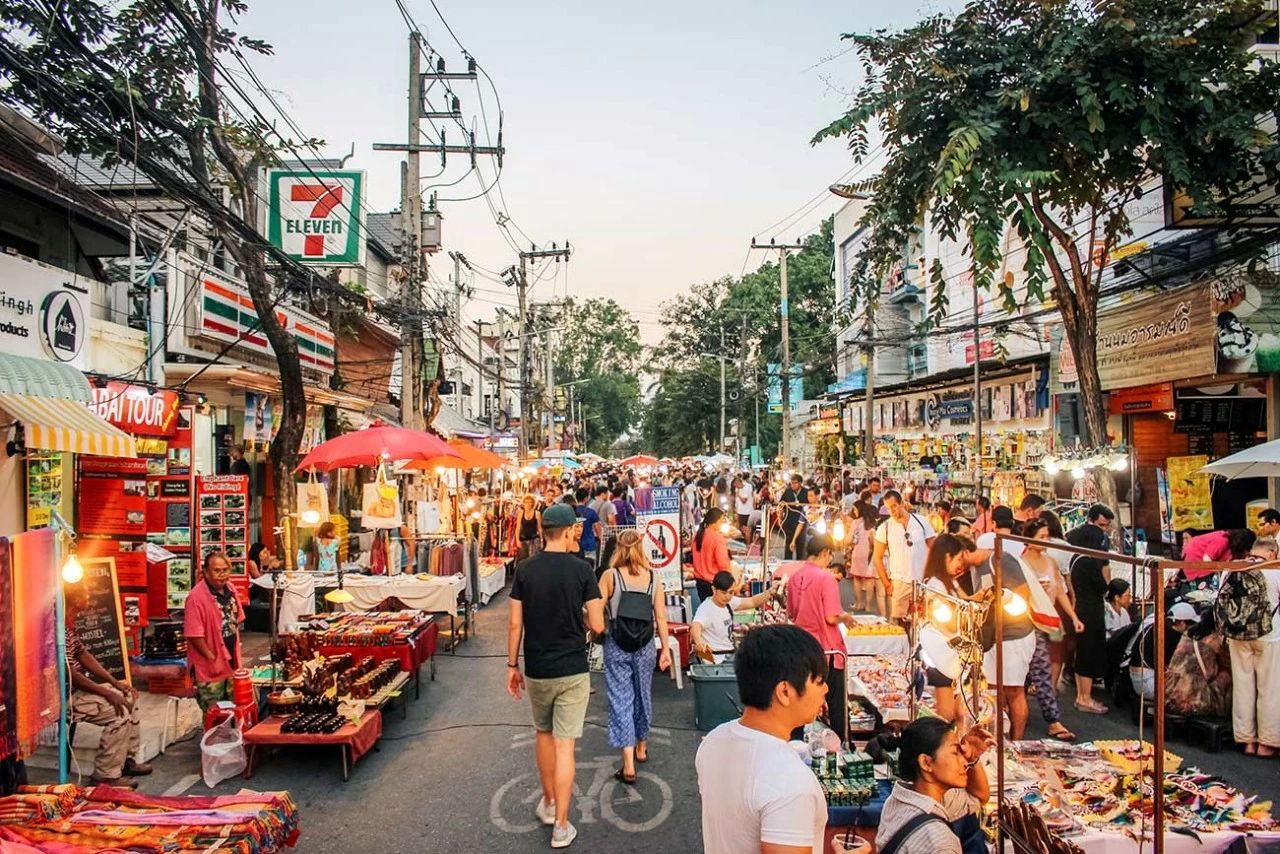 Chiang Mai Sunday Walking Street Market. (Nguồn: Ck Travels) Chiang Mai Sunday Walking Street Market. (Nguồn: Ck Travels)