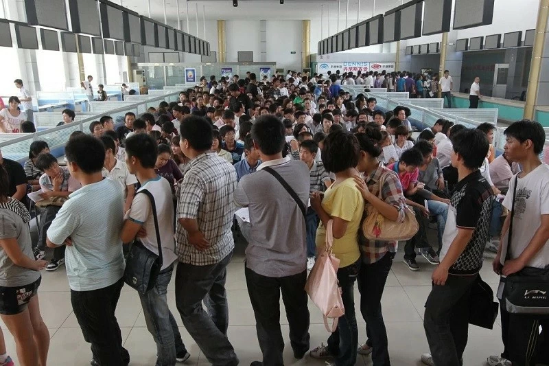 Foxconn đã tuyển thêm 50.000 công nhân lắp ráp chỉ trong hai tuần Foxconn đã tuyển thêm 50.000 công nhân lắp ráp chỉ trong hai tuần
