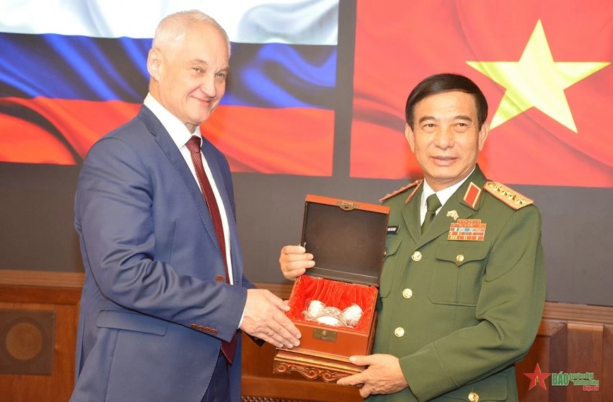 Bộ trưởng Quốc phòng Phan Văn Giang hội đàm với Bộ trưởng Quốc phòng Liên bang Nga Andrey Removich Belousov Bộ trưởng Quốc phòng Phan Văn Giang hội đàm với Bộ trưởng Quốc phòng Liên bang Nga Andrey Removich Belousov