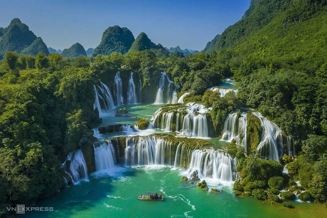 Là thác nước lớn nhất Việt Nam, Bản Giốc phân chia ranh giới giữa Việt Nam và Trung Quốc. (Nguồn: VNE) Là thác nước lớn nhất Việt Nam, Bản Giốc phân chia ranh giới giữa Việt Nam và Trung Quốc. (Nguồn: VNE)