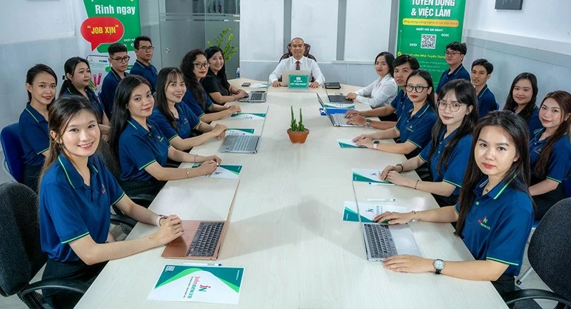Jobsnew luôn chú trọng đến yếu tố con người trong định hướng hoạt động. Jobsnew luôn chú trọng đến yếu tố con người trong định hướng hoạt động.