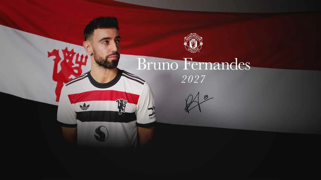 Đội trưởng Bruno Fernandes rạng rỡ ký hợp đồng mới với MU Đội trưởng Bruno Fernandes rạng rỡ ký hợp đồng mới với MU