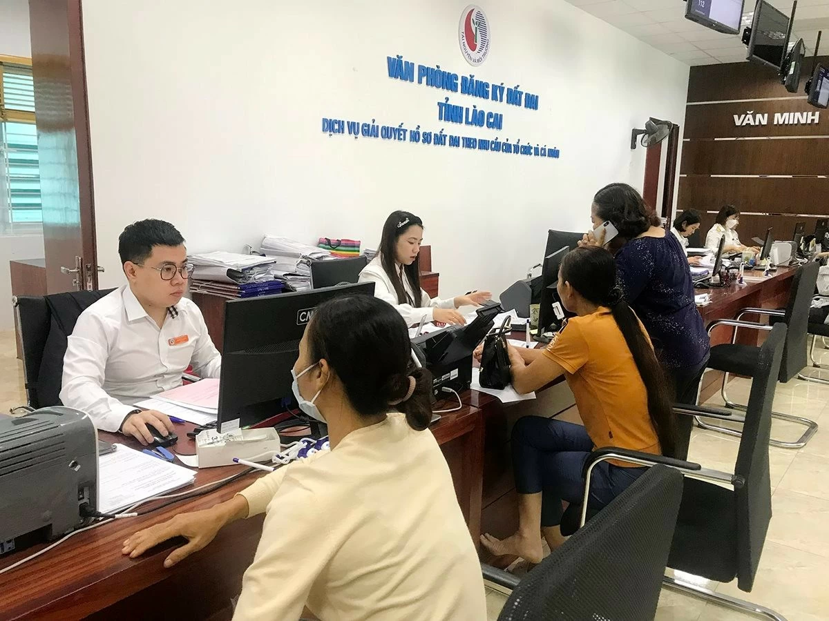 6 tháng đầu năm 2024, Văn phòng Đăng ký đất đai tỉnh Lào Cai thực hiện tốt Công tác tham mưu văn bản, Công tác tổ chức cán bộ Công tác Hành chính, quản trị. (Nguồn: Báo Tài Nguyên và Môi trường) 6 tháng đầu năm 2024, Văn phòng Đăng ký đất đai tỉnh Lào Cai thực hiện tốt Công tác tham mưu văn bản, Công tác tổ chức cán bộ Công tác Hành chính, quản trị. (Nguồn: Báo Tài Nguyên và Môi trường)