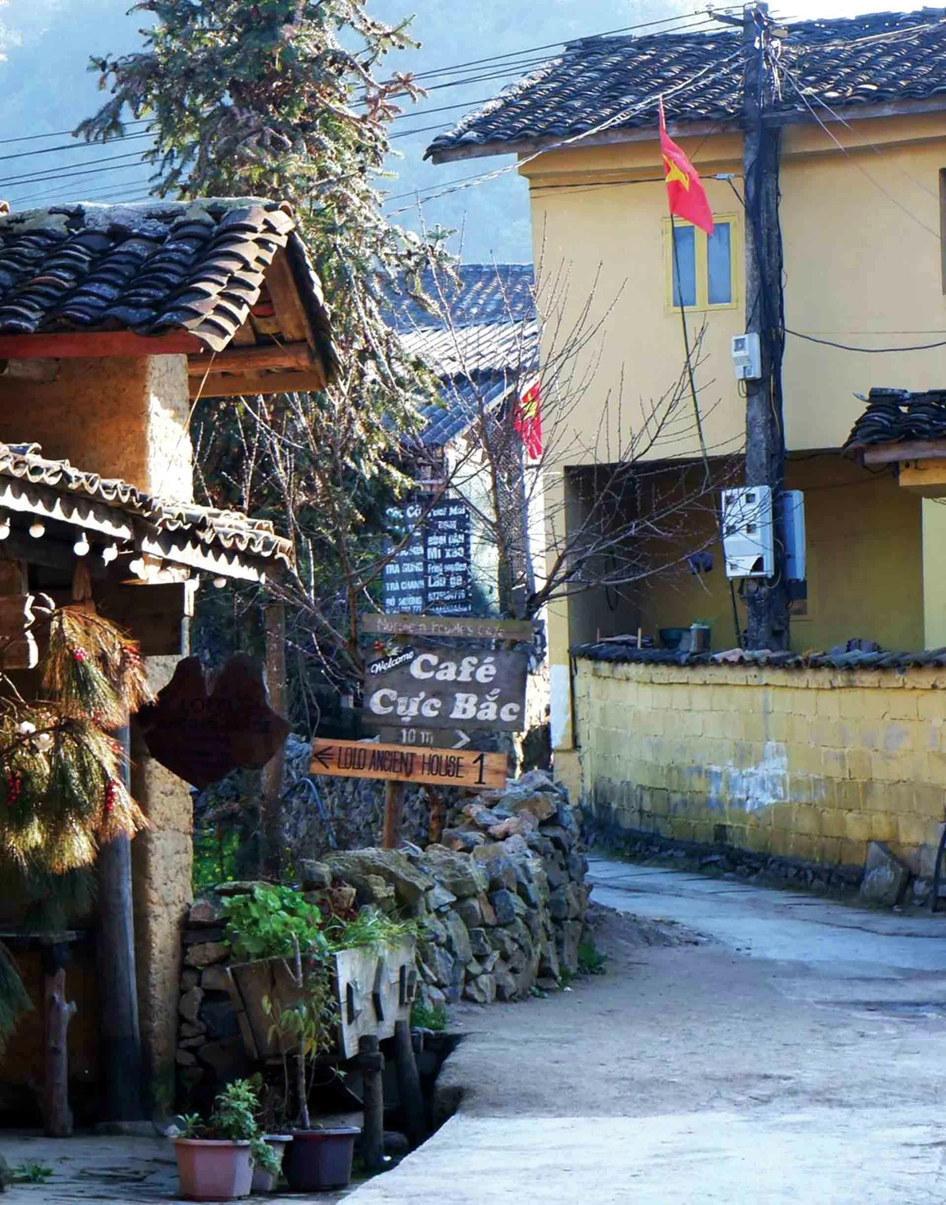 Biển chỉ đường tới quán Café Cực Bắc. (Ảnh: Vi Yến) Biển chỉ đường tới quán Café Cực Bắc. (Ảnh: Vi Yến)