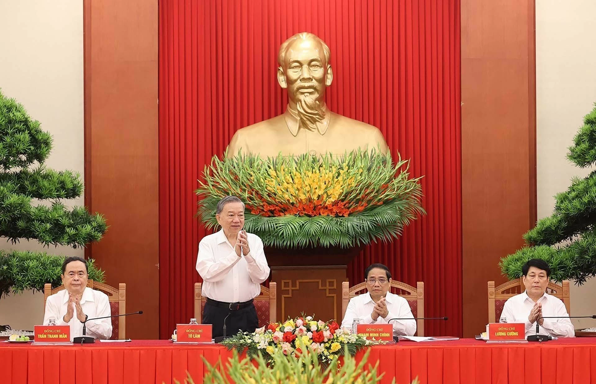 Tổng Bí thư, Chủ tịch nước Tô Lâm và các đồng chí lãnh đạo Đảng, Nhà nước chủ trì hội nghị. (Nguồn: TTXVN) Tổng Bí thư, Chủ tịch nước Tô Lâm và các đồng chí lãnh đạo Đảng, Nhà nước chủ trì hội nghị. (Nguồn: TTXVN)