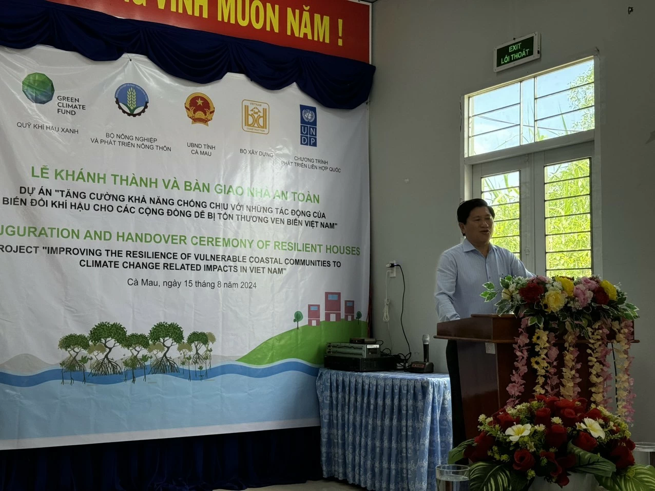 Ông Lê Văn Sử, Phó Chủ tịch UBND tỉnh Cà Mau cho biết, người dân các xã ven biển của tỉnh hàng năm vẫn phải chống chọi, ứng phó với mưa bão, triều cường và các điều kiện khắc nghiệt của biến đổi khí hậu. (Nguồn: UNDP) Ông Lê Văn Sử, Phó Chủ tịch UBND tỉnh Cà Mau cho biết, người dân các xã ven biển của tỉnh hàng năm vẫn phải chống chọi, ứng phó với mưa bão, triều cường và các điều kiện khắc nghiệt của biến đổi khí hậu. (Nguồn: UNDP)