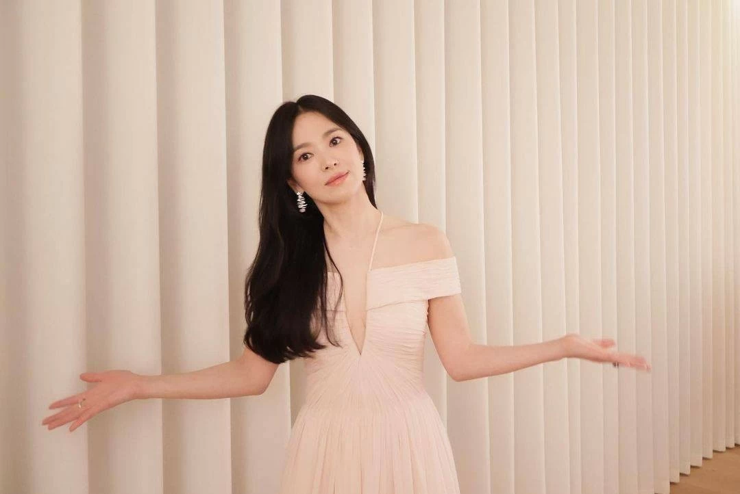 Nhan sắc khác lạ của Song Hye Kyo Nhan sắc khác lạ của Song Hye Kyo