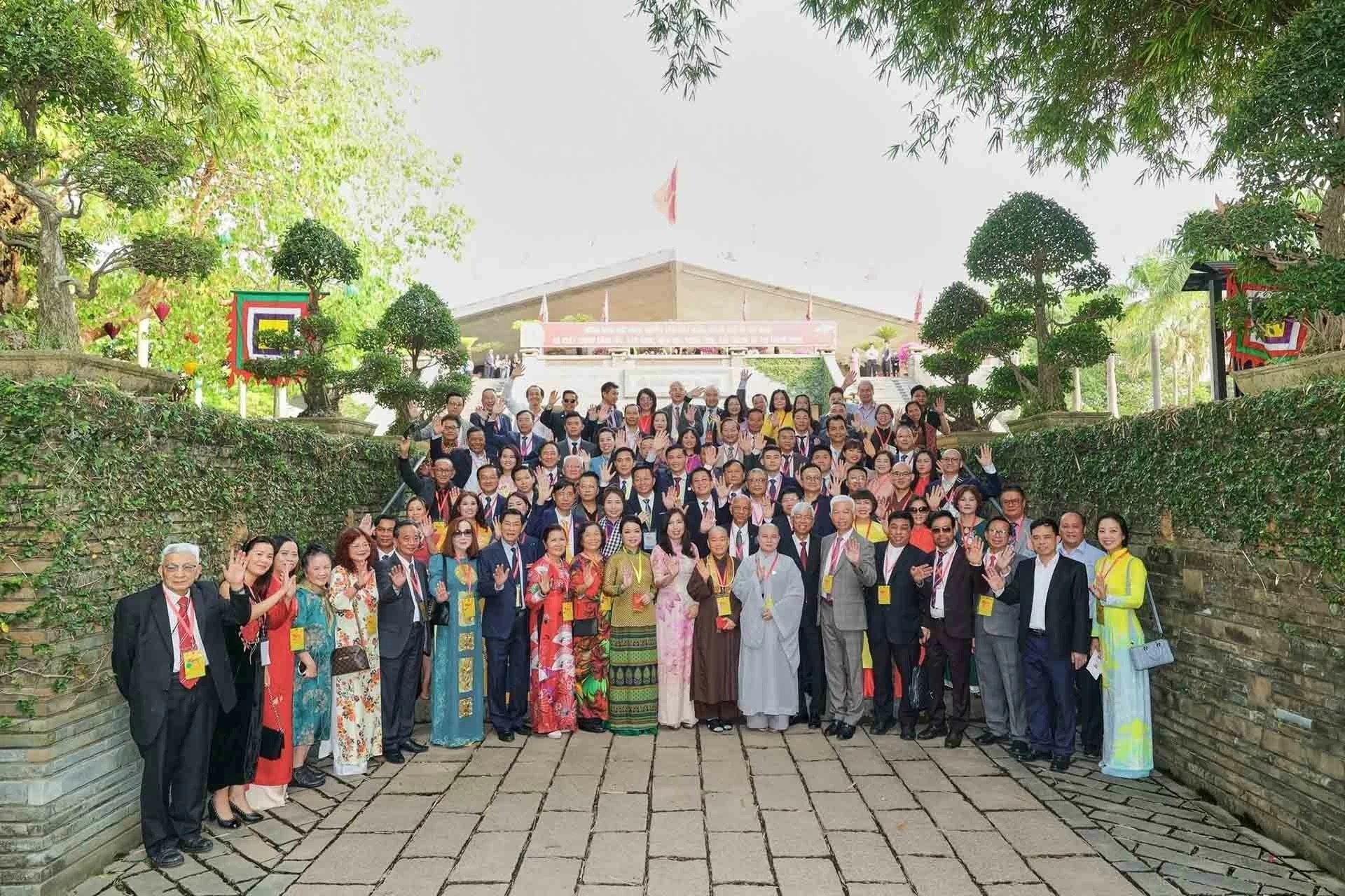 Kiều bào về nước tham dự Xuân Quê hương 2024. (Nguồn: Ủy ban về NVNONN TP. Hồ Chí Minh) Kiều bào về nước tham dự Xuân Quê hương 2024. (Nguồn: Ủy ban về NVNONN TP. Hồ Chí Minh)