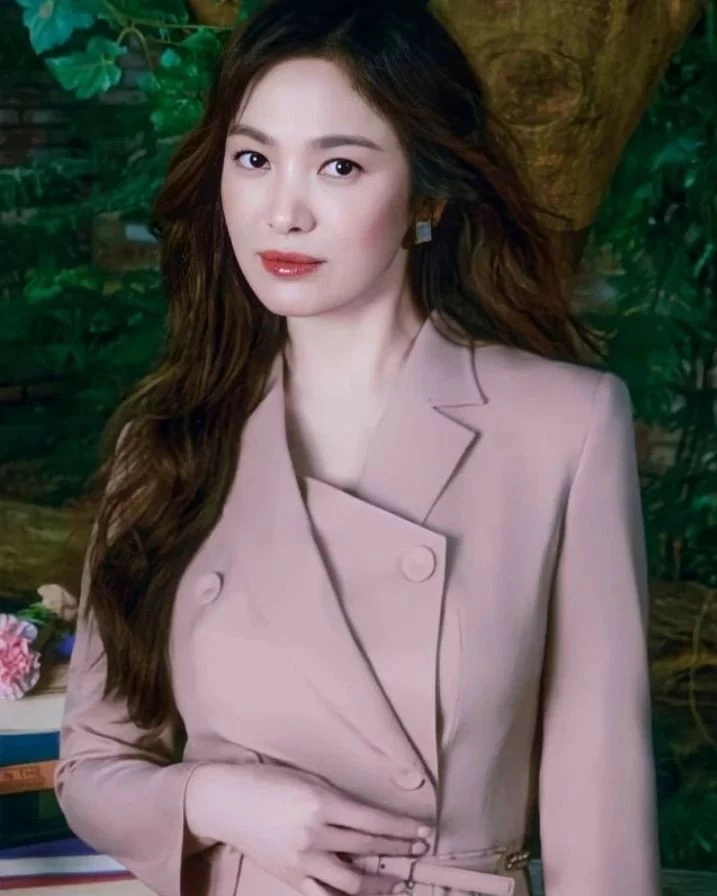 Nhan sắc khác lạ của Song Hye Kyo Nhan sắc khác lạ của Song Hye Kyo
