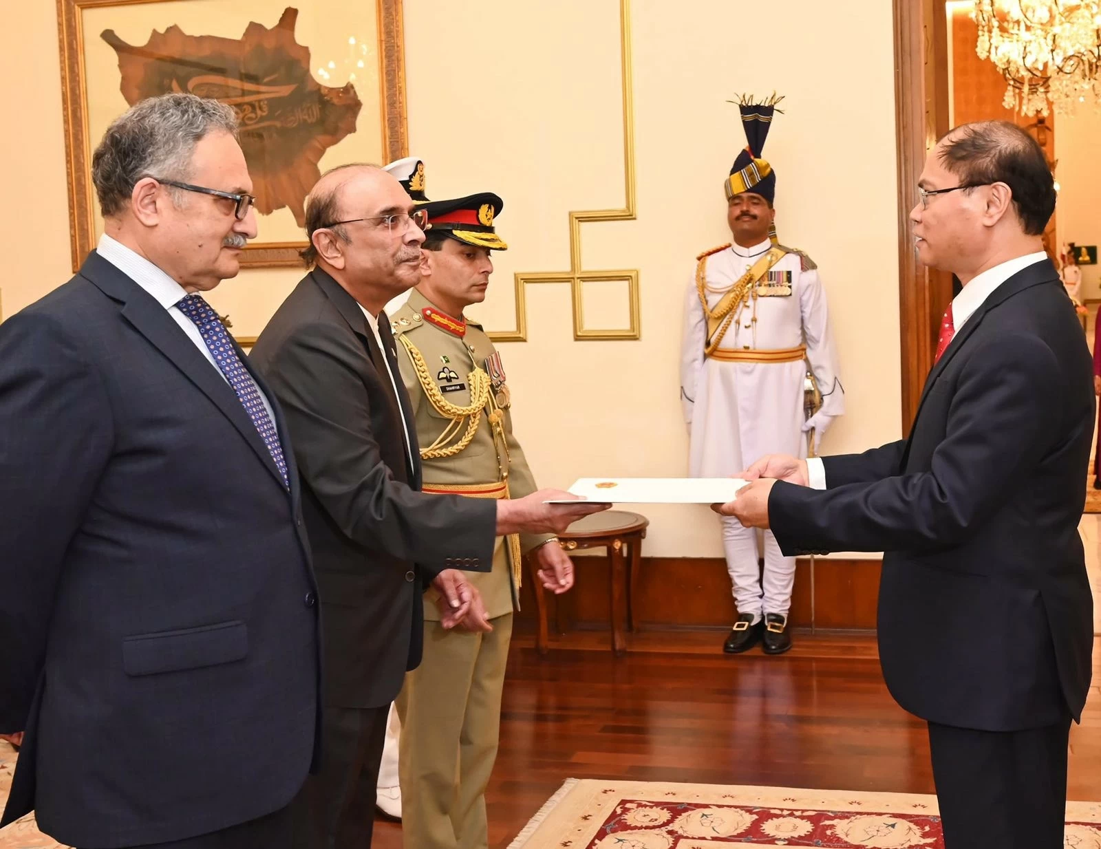 Đại sứ Phạm Anh Tuấn trình Thư uỷ nhiệm lên Tổng thống Pakistan Đại sứ Phạm Anh Tuấn trình Thư uỷ nhiệm lên Tổng thống Pakistan