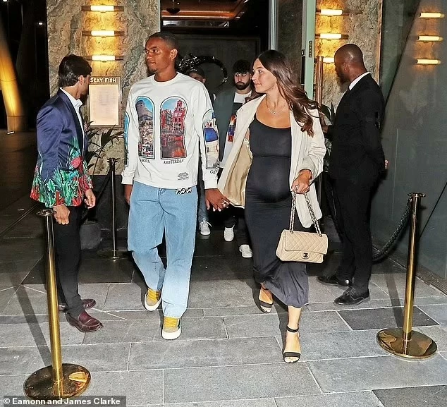 Ngoại hạng Anh vòng 1: Trước trận Chelsea, dàn sao Man City tiệc tùng đến 1h sáng Ngoại hạng Anh vòng 1: Trước trận Chelsea, dàn sao Man City tiệc tùng đến 1h sáng