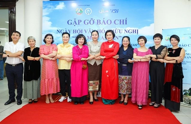 Ngày hội văn hóa hữu nghị sắc màu ASEAN Ngày hội văn hóa hữu nghị sắc màu ASEAN