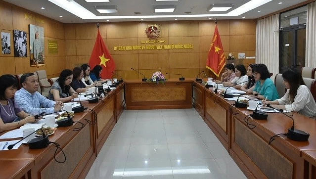 Tăng cường phối hợp công tác đối với phụ nữ Việt Nam ở nước ngoài Tăng cường phối hợp công tác đối với phụ nữ Việt Nam ở nước ngoài