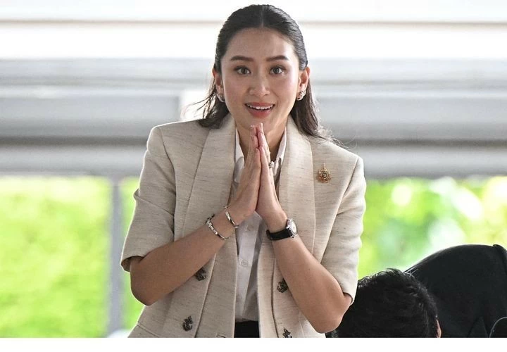 Gu thời trang của nữ thủ tướng trẻ nhất Thái Lan Gu thời trang của nữ thủ tướng trẻ nhất Thái Lan