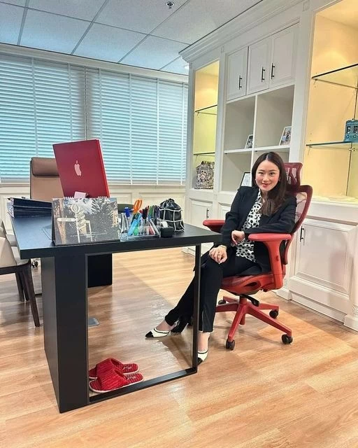 Gu thời trang của nữ thủ tướng trẻ nhất Thái Lan Gu thời trang của nữ thủ tướng trẻ nhất Thái Lan