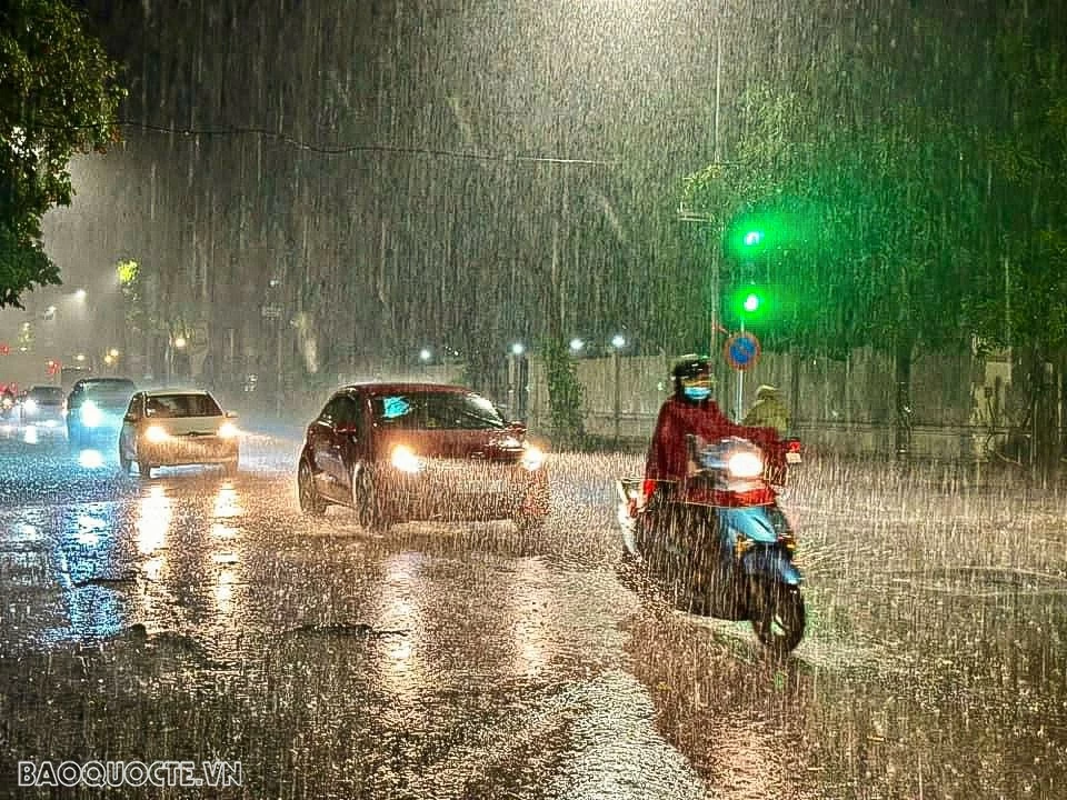 Hà Nội đêm nay có khả năng mưa rào. (Ảnh: Nguyễn Hồng) Hà Nội đêm nay có khả năng mưa rào. (Ảnh: Nguyễn Hồng)