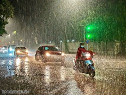 Dự báo thời tiết đêm nay và ngày mai 14/10: Hầu hết các khu vực trên cả nước đều có mưa rào và dông vài nơi