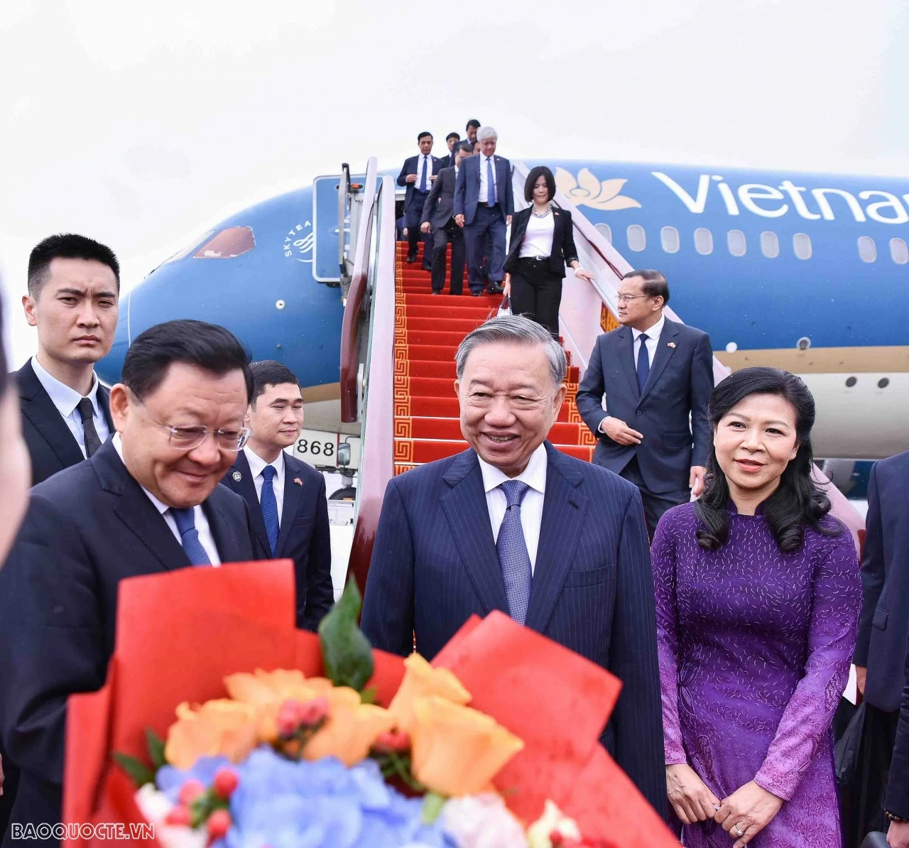 Tổng Bí thư, Chủ tịch nước Tô Lâm và Phu nhân đến Quảng Đông, bắt đầu hoạt động đầu tiên tại Trung Quốc Tổng Bí thư, Chủ tịch nước Tô Lâm và Phu nhân đến Quảng Đông, bắt đầu hoạt động đầu tiên tại Trung Quốc