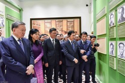 Tổng Bí thư, Chủ tịch nước Tô Lâm và Phu nhân dâng hoa tại mộ liệt sĩ Phạm Hồng Thái, thăm Di tích trụ sở Hội Việt Nam Cách mạng Thanh niên