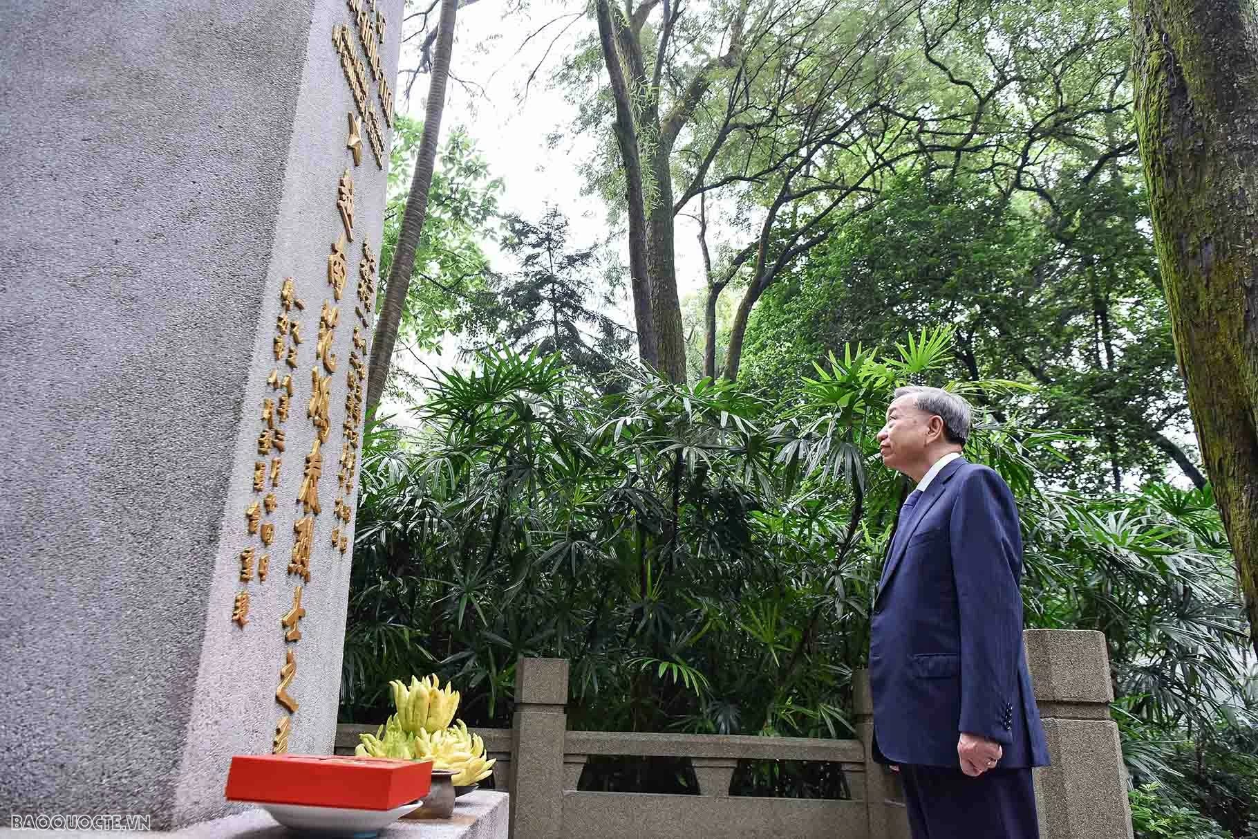 Tổng Bí thư, Chủ tịch nước Tô Lâm và Phu nhân dâng hoa tại mộ liệt sĩ Phạm Hồng Thái, thăm Di tích Trụ sở Hội Việt Nam Cách mạng Thanh niên Tổng Bí thư, Chủ tịch nước Tô Lâm và Phu nhân dâng hoa tại mộ liệt sĩ Phạm Hồng Thái, thăm Di tích Trụ sở Hội Việt Nam Cách mạng Thanh niên