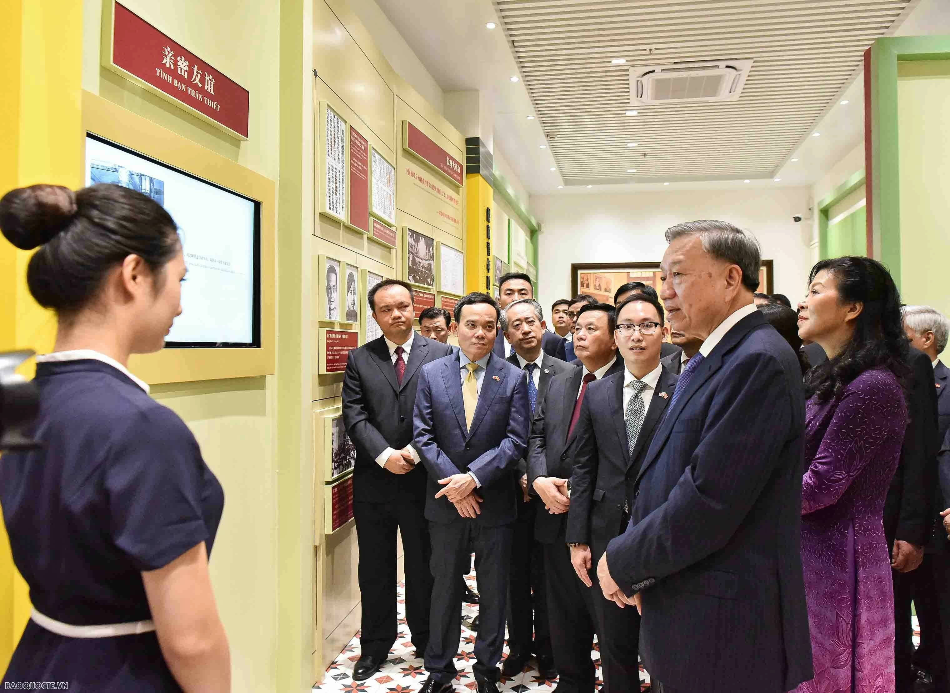 Tổng Bí thư, Chủ tịch nước Tô Lâm và Phu nhân dâng hoa tại mộ liệt sĩ Phạm Hồng Thái, thăm Di tích Trụ sở Hội Việt Nam Cách mạng Thanh niên Tổng Bí thư, Chủ tịch nước Tô Lâm và Phu nhân dâng hoa tại mộ liệt sĩ Phạm Hồng Thái, thăm Di tích Trụ sở Hội Việt Nam Cách mạng Thanh niên