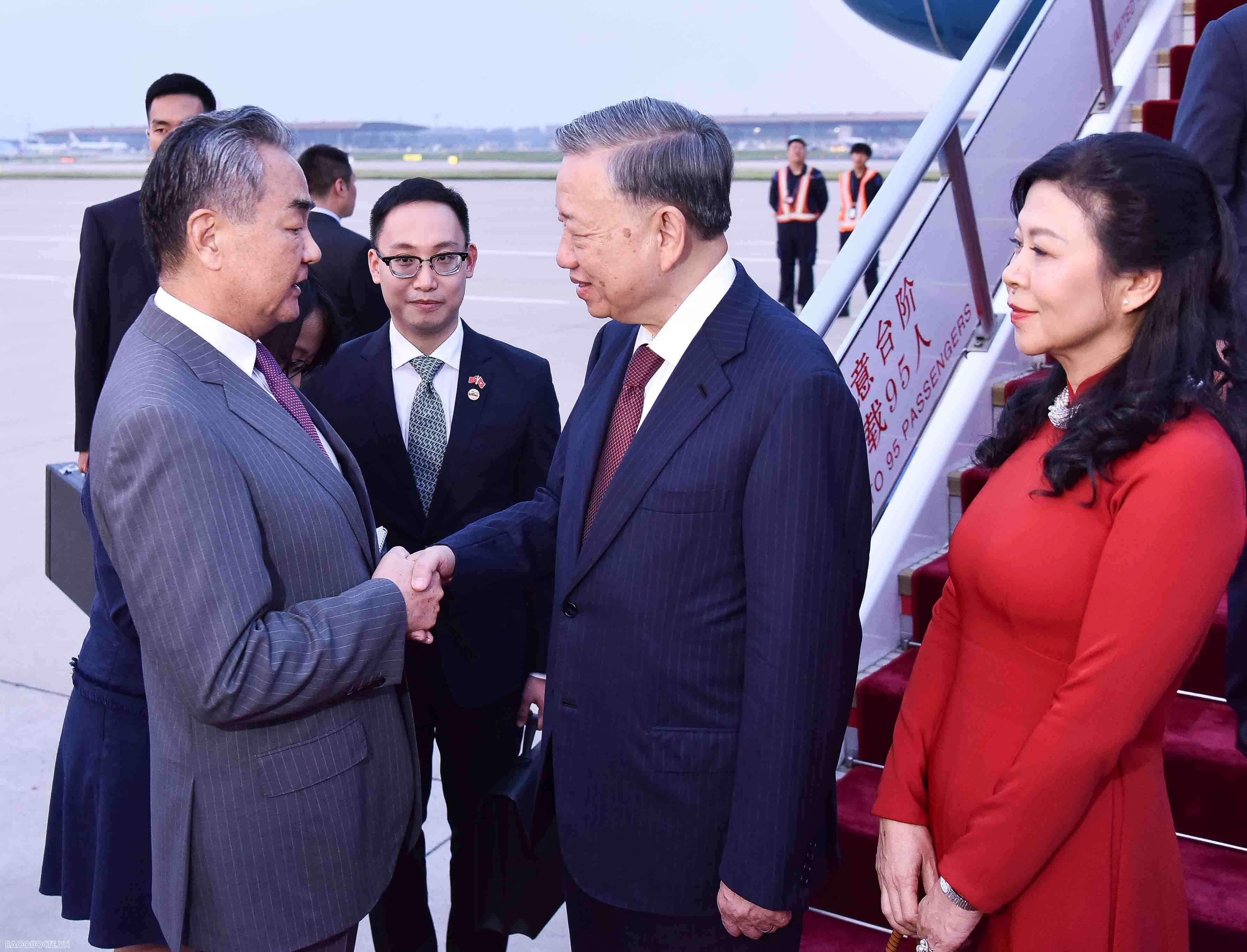 Sân bay quốc tế Bắc Kinh rực rỡ cờ hoa chào đón Tổng Bí thư, Chủ tịch nước Tô Lâm và Phu nhân Sân bay quốc tế Bắc Kinh rực rỡ cờ hoa chào đón Tổng Bí thư, Chủ tịch nước Tô Lâm và Phu nhân