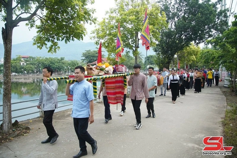 Độc đáo nghi lễ Tết Xíp xí của người Thái trắng Độc đáo nghi lễ Tết Xíp xí của người Thái trắng