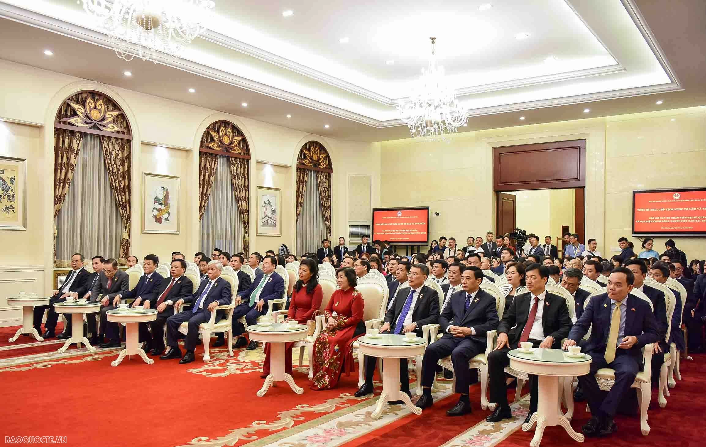 Tổng Bí thư, Chủ tịch nước Tô Lâm mong muốn bà con nâng cao tinh thần đoàn kết, giúp đỡ nhau cùng phát triển Tổng Bí thư, Chủ tịch nước Tô Lâm mong muốn bà con nâng cao tinh thần đoàn kết, giúp đỡ nhau cùng phát triển