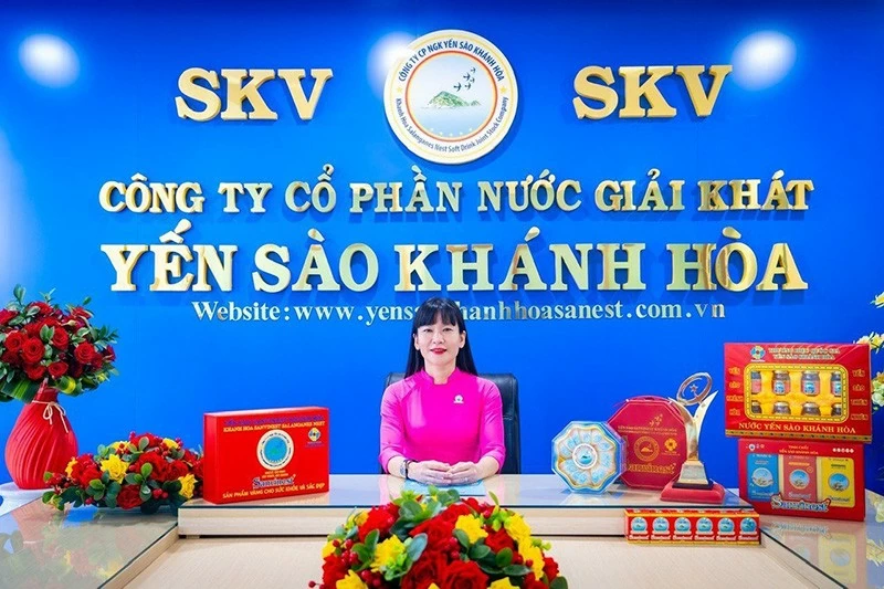 Bà Trịnh Thị Hồng Vân - Chủ tịch HĐQT Công ty cổ phần Nước Giải khát Yến Sào Khánh Hòa Bà Trịnh Thị Hồng Vân - Chủ tịch HĐQT Công ty cổ phần Nước Giải khát Yến Sào Khánh Hòa