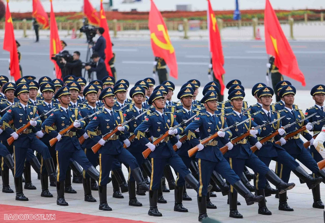 Tiêu binh Trung Quốc được huấn luyện thế nào để đứng bất động hàng giờ?