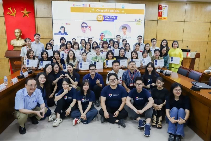 Bế giảng Khóa đào tạo kỹ năng sử dụng AI dành cho giáo viên tại 10 điểm cầu trên toàn quốc Bế giảng Khóa đào tạo kỹ năng sử dụng AI dành cho giáo viên tại 10 điểm cầu trên toàn quốc